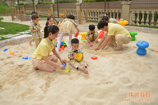 高(gāo)端幼兒園加盟品牌偉才教育募集人才，打造金質師(shī)資