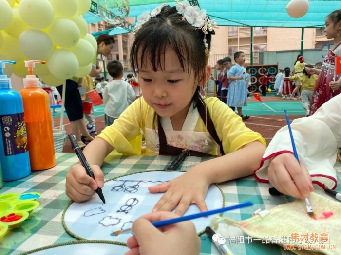 “月(yuè)滿中秋，情聚偉才”雙節遊園會(huì)丨廣東揭陽市(shì)一(yī)品偉才幼兒園