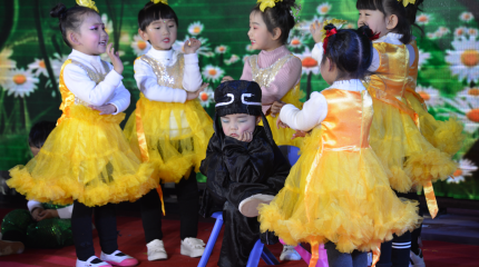 山西(xī)呂梁永甯偉才幼兒園：“慶元旦，迎新年(nián)”文藝彙演