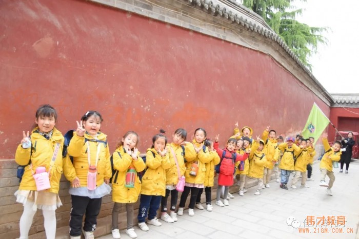 測量古巷，甘肅天水(shuǐ)佳水(shuǐ)岸偉才幼兒園社會(huì)實踐活動