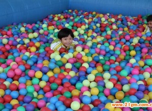 新疆烏魯木(mù)齊雅山偉才幼兒園寶貝